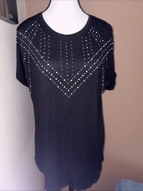 a.n.a Black Short Sleeve Scoop Neck Top with Silver Stud Chevron